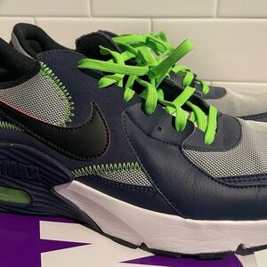 Nike Airmax Men’s size 10 Seattle Seahawks colors. Great for any 12th fan